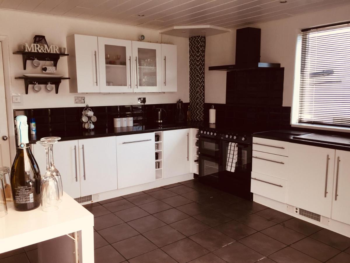 Sunnyside - Large Seaside Home With Views And Hot Tub برستاتين المظهر الخارجي الصورة